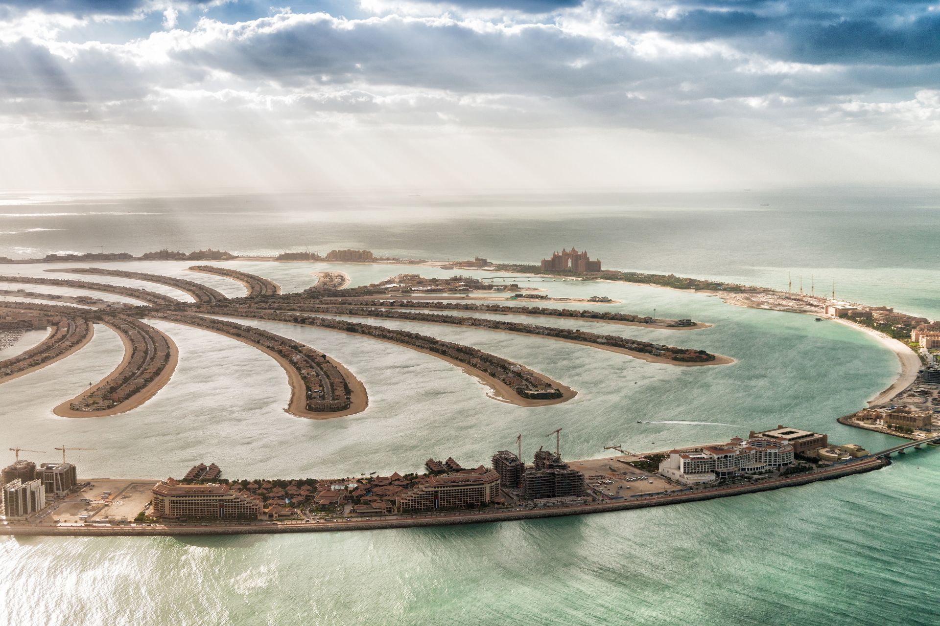 Beachfront Living: 2-Bedroom Apartments with Stunning Views in Palm Jumeirah